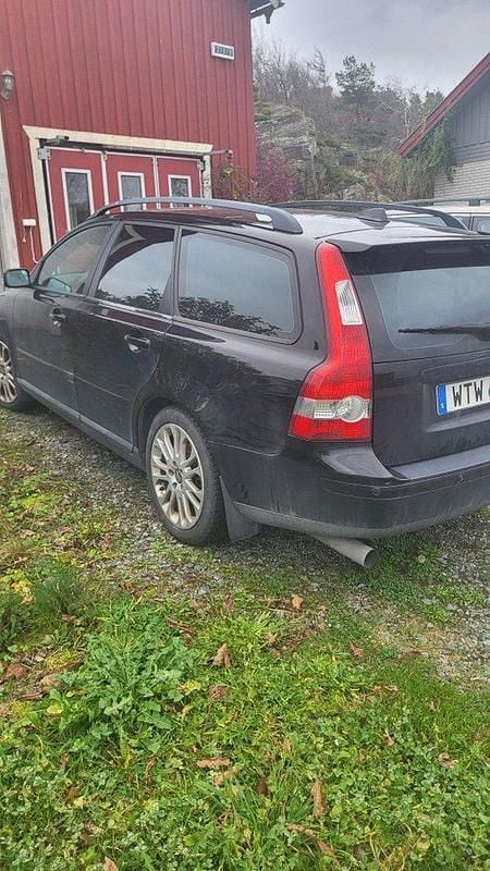 Svart Begagnad 2005 Volvo V50 Summum Kombi | 4 000 kr (Superpris) - Bild 1/2