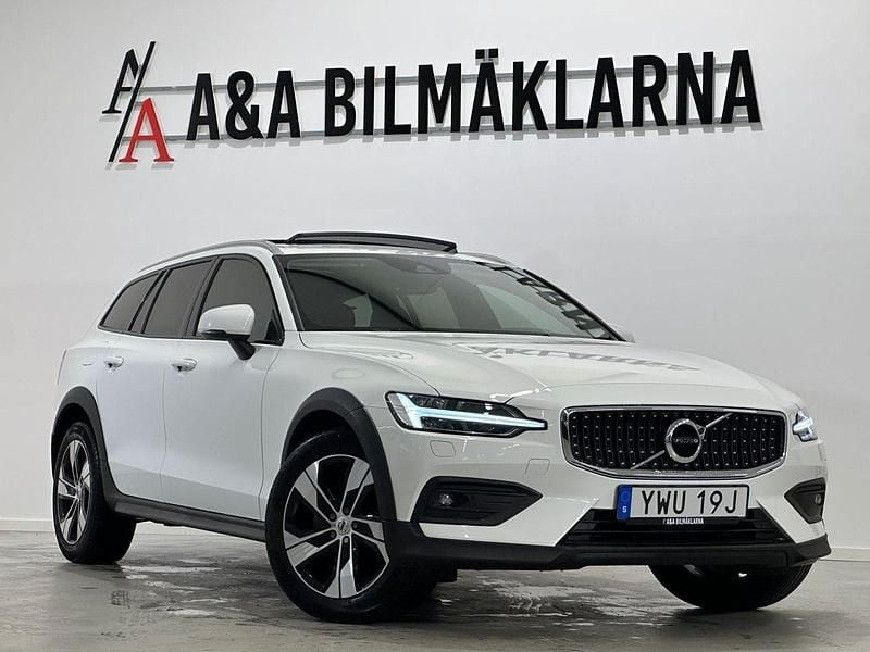 Vit Begagnad 2021 Volvo V60 CC Kombi | 339 800 kr (Lite dyr) - Bild 1/4