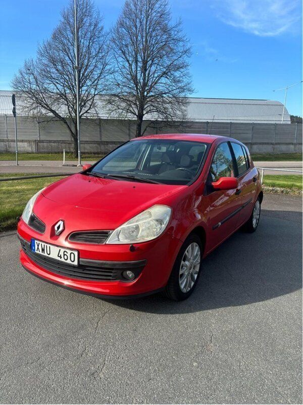 Röd Begagnad 2006 Renault Clio R.S. Halvkombi | 34 000 kr (Marknadspris) - Bild 1/4