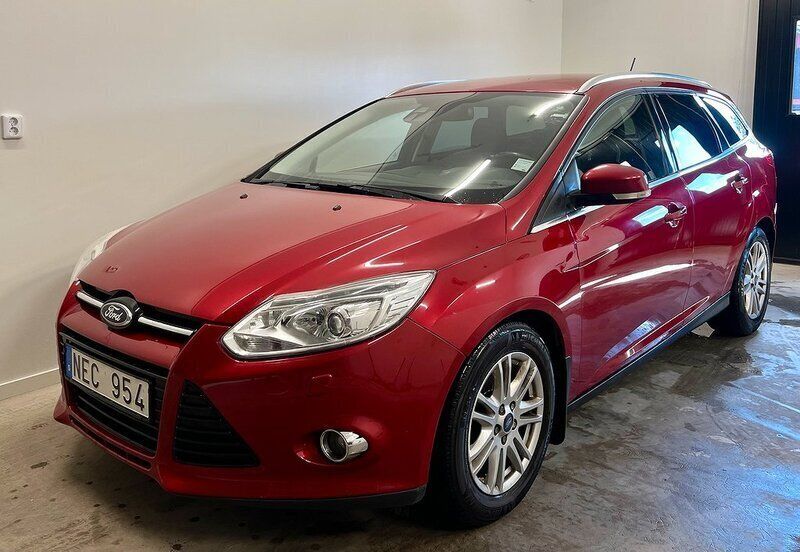 Röd Begagnad 2012 Ford Focus Titanium Kombi | 49 900 kr (Marknadspris) - Bild 1/4