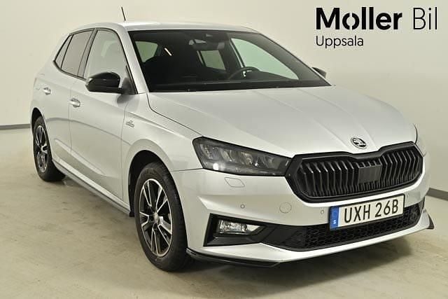 Silver (brilliant silver metallic) Begagnad 2024 Skoda Fabia Monte Carlo Halvkombi | 214 000 kr (Marknadspris) - Bild 1/3