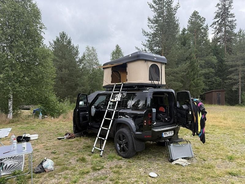 Svart Begagnad 2020 Land Rover Defender SE SUV | 715 000 kr (Marknadspris) - Bild 1/3