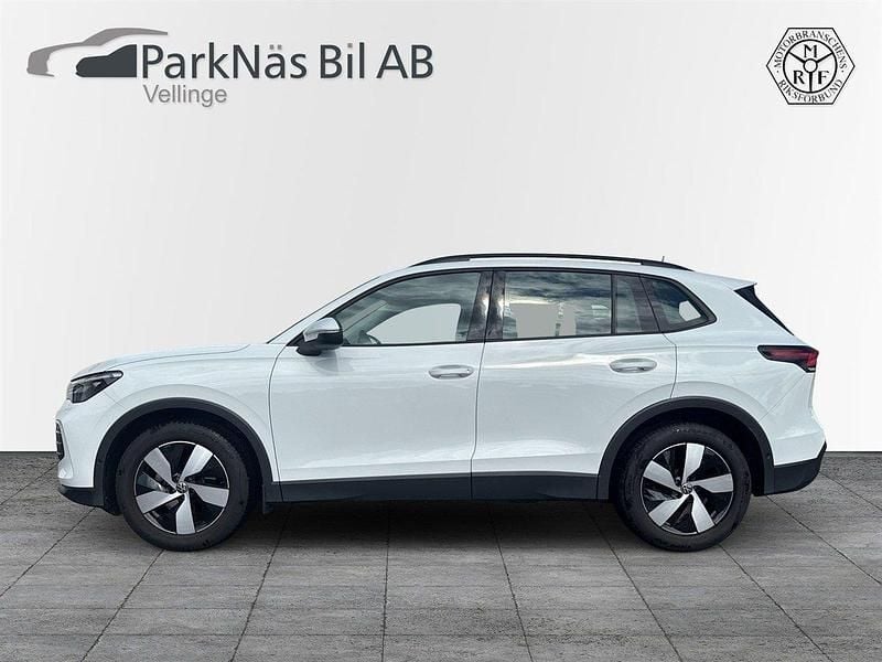 Vit Begagnad 2024 VW Tiguan SUV | 359 900 kr (Marknadspris) - Bild 1/4