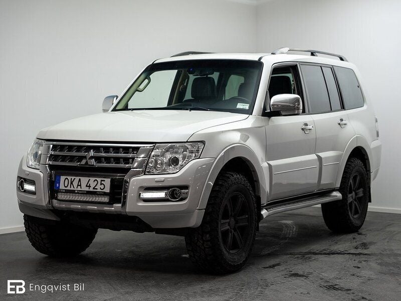 Vit Begagnad 2016 Mitsubishi Pajero SUV | 299 900 kr (Dyr) - Bild 1/4