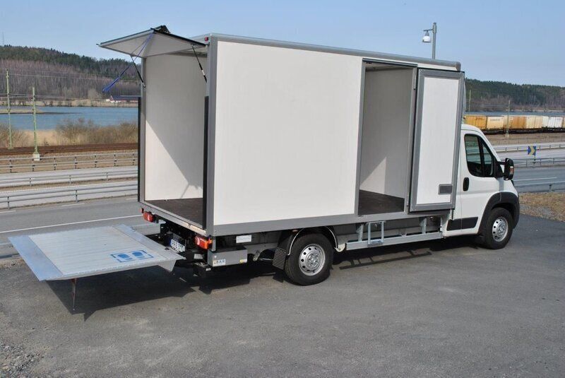 Begagnad 2018 Peugeot Boxer Van | 661 250 kr - Bild 1/4