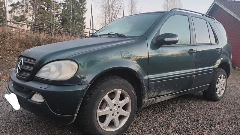Begagnad 2004 Mercedes ML270 SUV | 25 000 kr - Bild 1/4