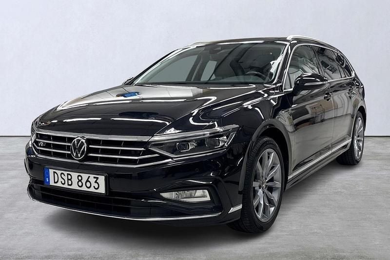 Svart Begagnad 2021 VW Passat Kombi | 239 000 kr (Marknadspris) - Bild 1/4