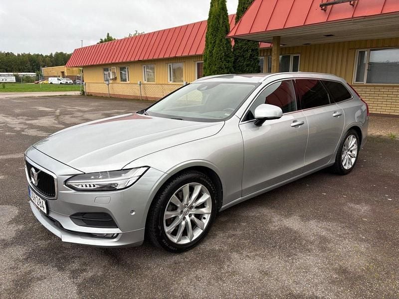 Silver Begagnad 2017 Volvo V90 Momentum Kombi | 279 900 kr (Lite dyr) - Bild 1/4