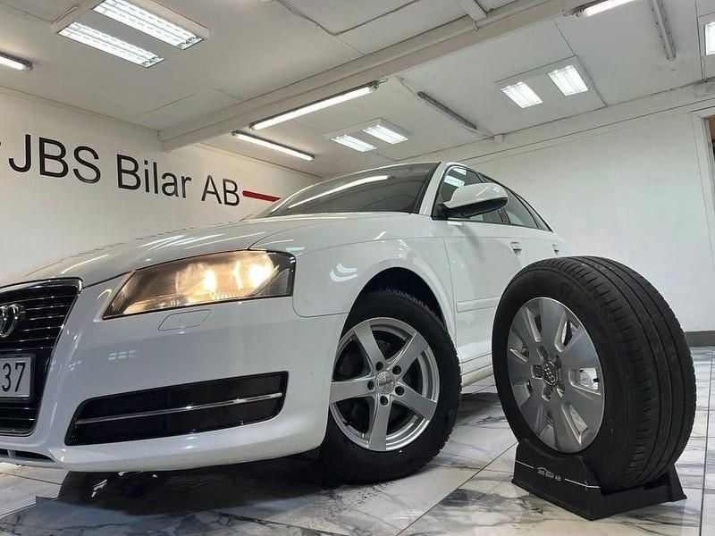Begagnad Audi A3 Attraction 105 HK (77 kW) 2011 Vit Halvkombi