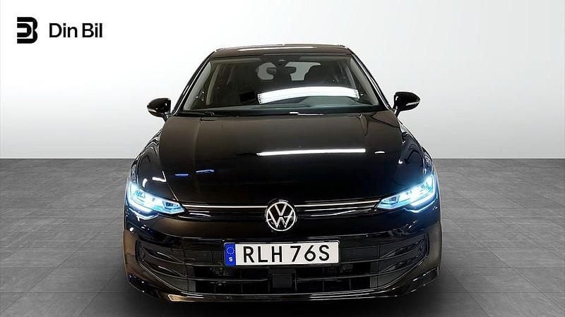 Begagnad VW Golf VIII Life 150 HK (110 kW) 2024 Grenadilla black metallic Kombi
