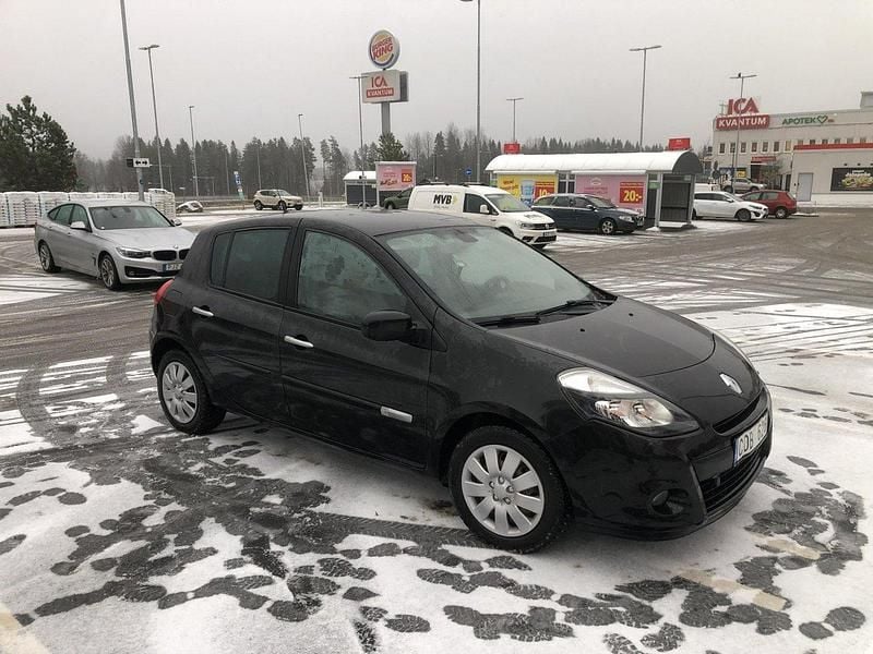 Svart Begagnad 2010 Renault Clio R.S. Halvkombi | 29 000 kr (Bra pris) - Bild 1/4
