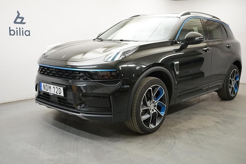 Svart Begagnad 2023 Lynk & Co 01 SUV | 294 900 kr (Marknadspris) - Bild 1/4