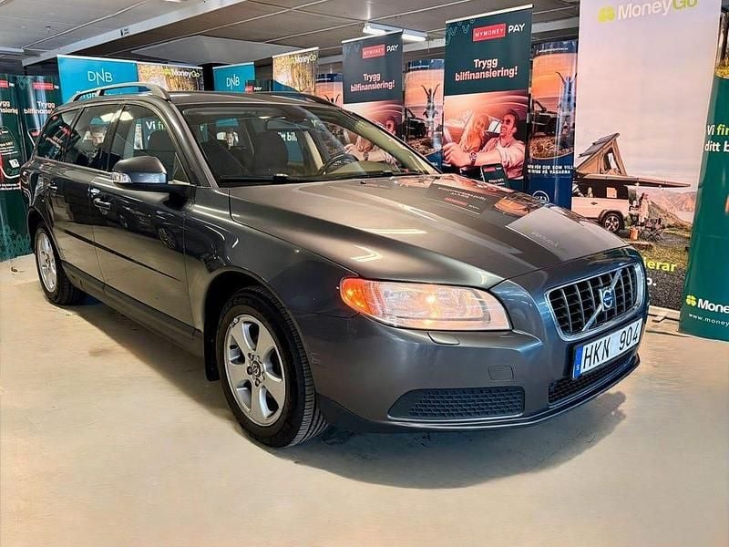Grå Begagnad 2008 Volvo V70 Kinetic Kombi | 49 900 kr (Marknadspris) - Bild 1/4