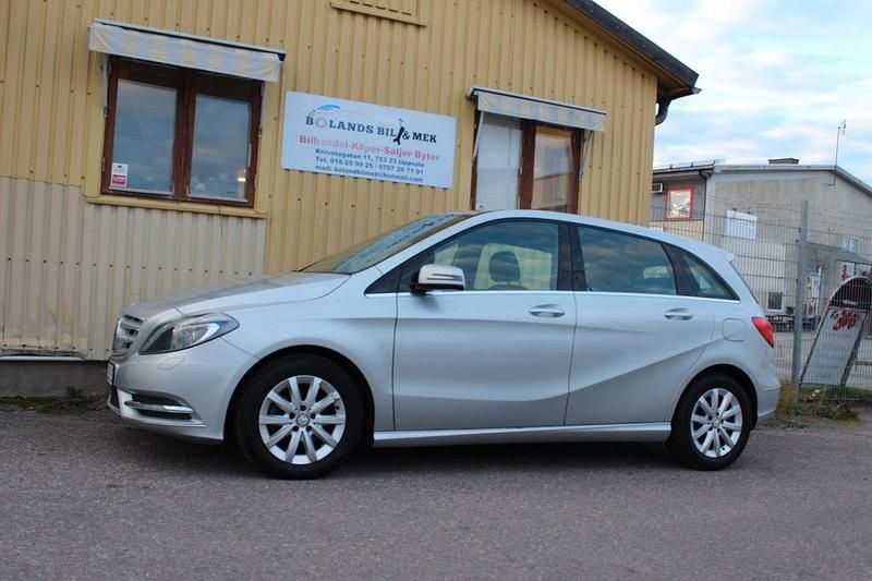Silver Begagnad 2013 Mercedes B180 Minibuss | 74 500 kr (Marknadspris) - Bild 1/4