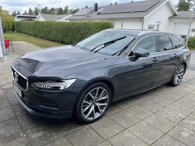 Grå Begagnad 2019 Volvo V90 Momentum Kombi | 229 000 kr (Marknadspris) - Bild 1/4