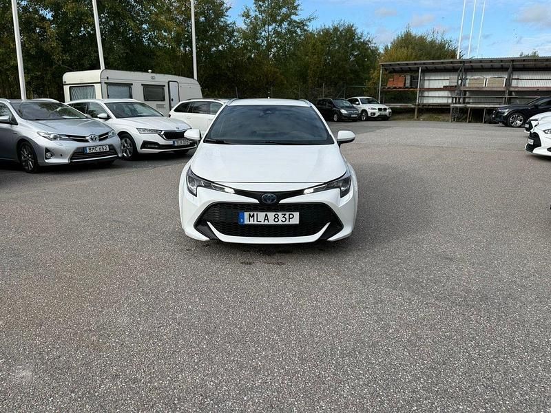 Vit Begagnad 2021 Toyota Corolla Active Kombi | 219 900 kr (Marknadspris) - Bild 1/4