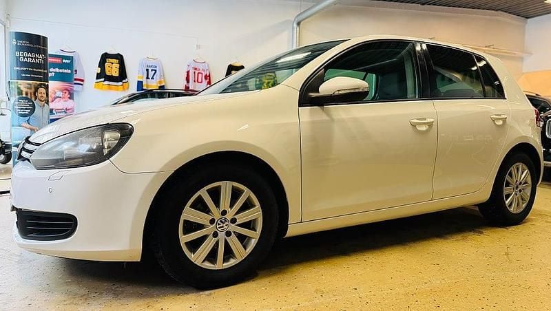 Begagnad VW Golf VI 105 HK (77 kW) 2010 Vit Halvkombi