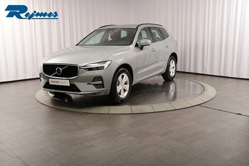 Grå Begagnad 2023 Volvo XC60 Core SUV | 469 900 kr (Marknadspris) - Bild 1/4