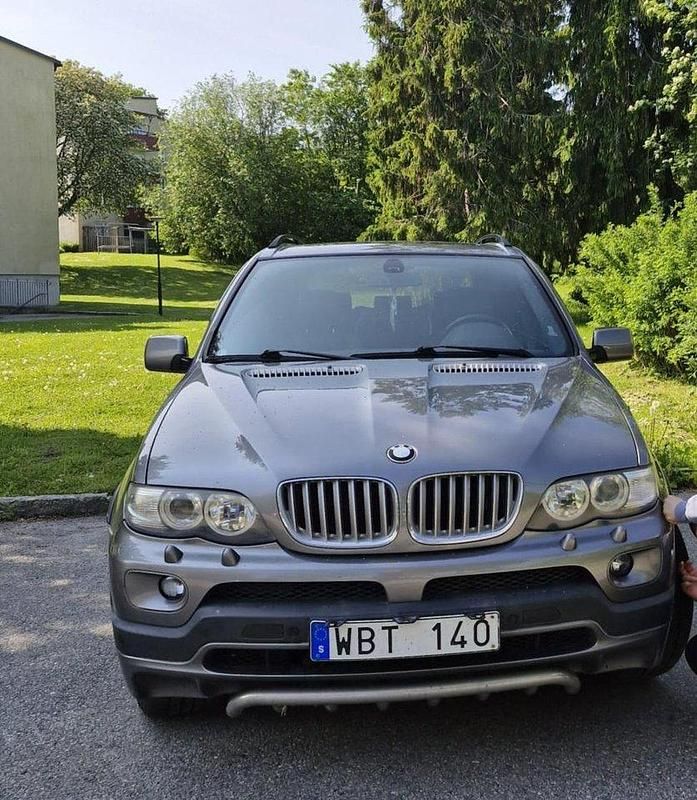 Grå Begagnad 2004 BMW X5 SUV | 78 000 kr - Bild 1/4