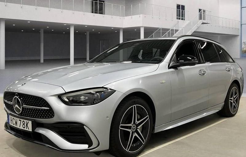 Hightech silver metallic Begagnad 2025 Mercedes C300 Premium Kombi | 549 000 kr - Bild 1/4