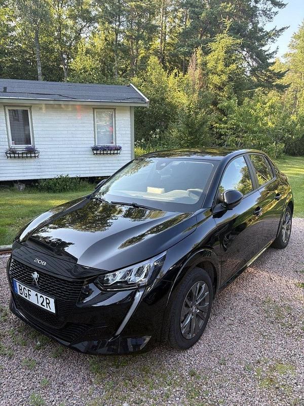 Svart Begagnad 2022 Peugeot e-208 Halvkombi | 195 000 kr (Marknadspris) - Bild 1/1