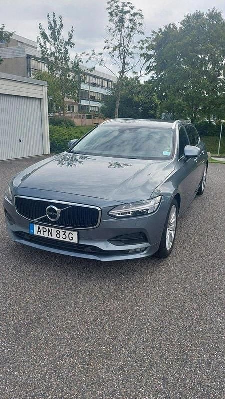 Grå Begagnad 2019 Volvo V90 Momentum Kombi | 210 000 kr (Marknadspris) - Bild 1/4