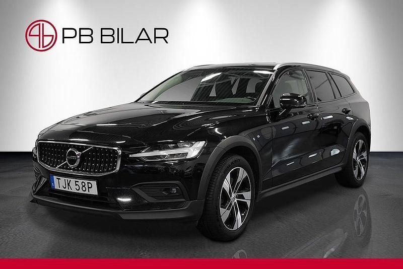 Svart Begagnad 2021 Volvo V60 CC SE Kombi | 259 900 kr (Bra pris) - Bild 1/4