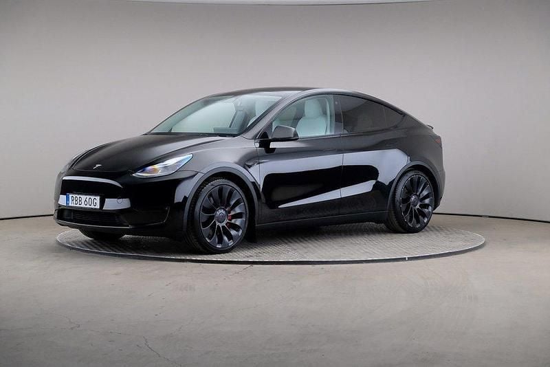 Svart Begagnad 2024 Tesla Model Y Performance SUV | 479 000 kr - Bild 1/4