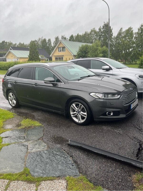 Grå Begagnad 2015 Ford Mondeo Titanium Kombi | 115 000 kr (Marknadspris) - Bild 1/4