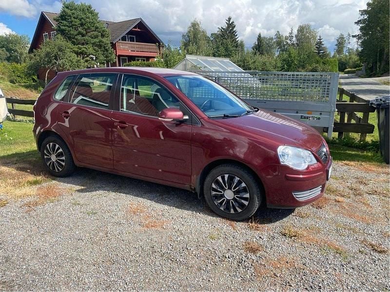 Röd Begagnad 2006 VW Polo Comfortline Halvkombi | 14 900 kr (Bra pris) - Bild 1/4