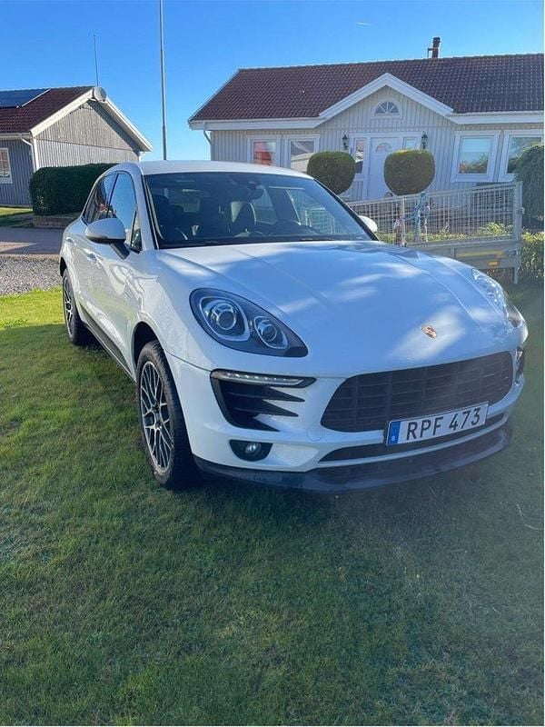 Vit Begagnad 2018 Porsche Macan SUV | 265 000 kr (Marknadspris) - Bild 1/4