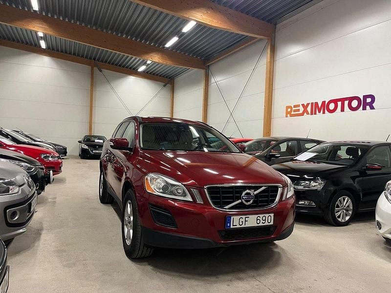 Röd Begagnad 2011 Volvo XC60 Momentum SUV | 84 900 kr (Marknadspris) - Bild 1/4