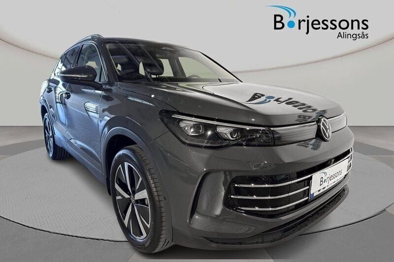 Mörkgrå (grå) Ny 2025 VW Tiguan Elegance SUV | 549 900 kr (Marknadspris) - Bild 1/4