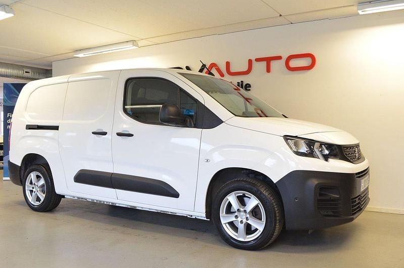 Vit Begagnad 2020 Peugeot Partner Minibuss | 169 000 kr (Marknadspris) - Bild 1/4