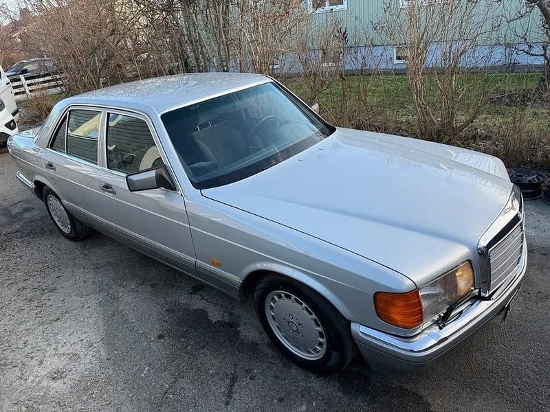 Begagnad Mercedes 300 SE 180 HK (132 kW) 1988 Grå Sedan