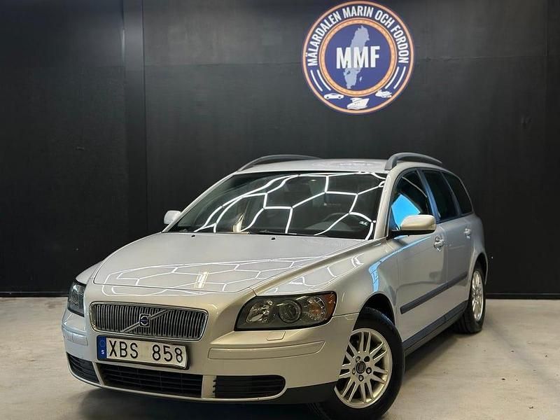 Ljusgrå (grå) Begagnad 2006 Volvo V50 Kombi | 39 800 kr (Marknadspris) - Bild 1/4