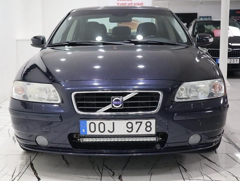 Begagnad Volvo S60 Momentum 170 HK (125 kW) 2007 Mörkblå Sedan