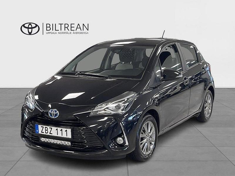 Svart Begagnad 2018 Toyota Yaris Hybrid Active Halvkombi | 159 000 kr (Marknadspris) - Bild 1/3