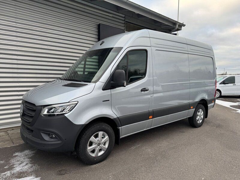 Silver (hightechsilver metallic) Ny 2025 Mercedes E-Sprinter Van | 848 750 kr (Bra pris) - Bild 1/4