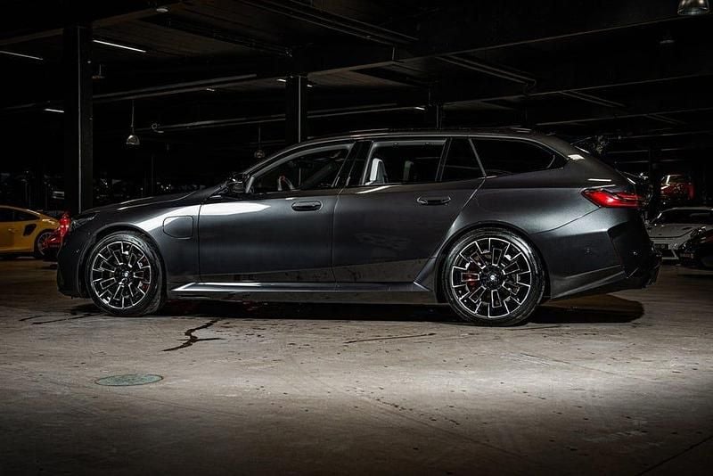 Begagnad BMW M5 Comfort Edition 728 HK (535 kW) 2025 Grå Kombi