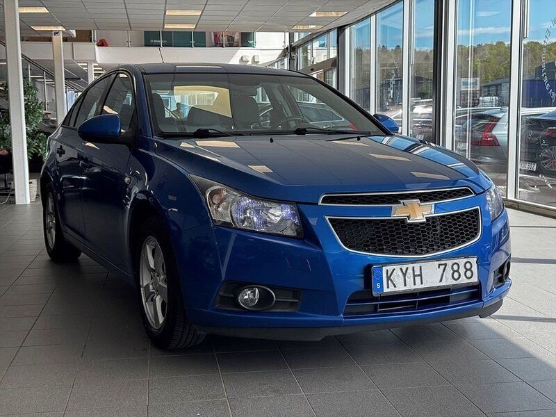 Blå Begagnad 2010 Chevrolet Cruze LS Sedan | 44 900 kr (Lite dyr) - Bild 1/3