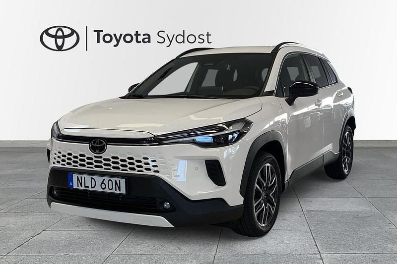 Vit Ny 2026 Toyota Corolla Cross SUV | 431 900 kr - Bild 1/4