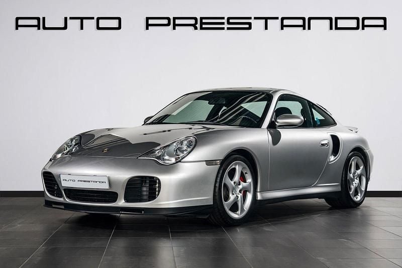 Ljusgrå Begagnad 2001 Porsche 996 Turbo Sportkupé | 899 000 kr - Bild 1/4