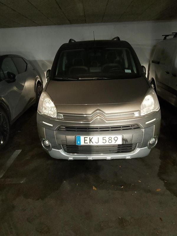 Brun Begagnad 2014 Citroën Berlingo Van | 50 000 kr (Marknadspris) - Bild 1/4