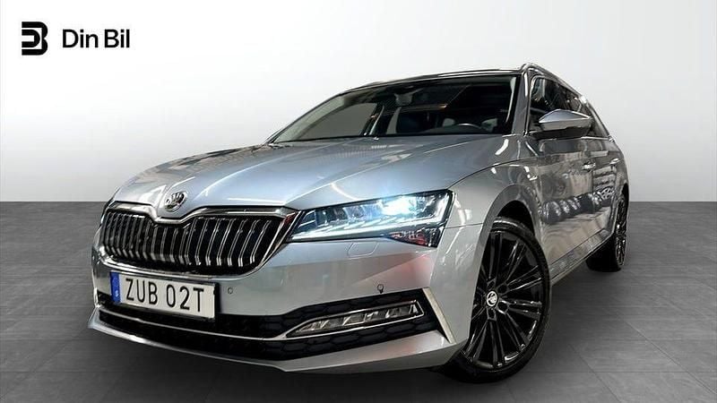 Business grey metallic Begagnad 2021 Skoda Superb LAURIN & KLEMENT Kombi | 249 900 kr (Marknadspris) - Bild 1/4