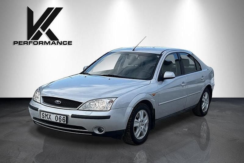Begagnad Ford Mondeo 146 HK (107 kW) 2001 Grå Halvkombi