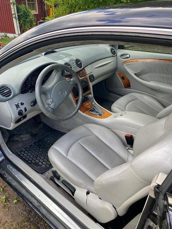 Blå Begagnad 2003 Mercedes CLK240 Elegance Sportkupé | 35 000 kr (Bra pris) - Bild 1/4