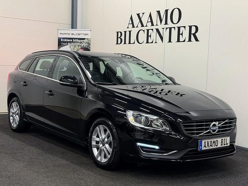 Begagnad Volvo V60 Momentum 152 HK (111 kW) 2016 Svart Kombi