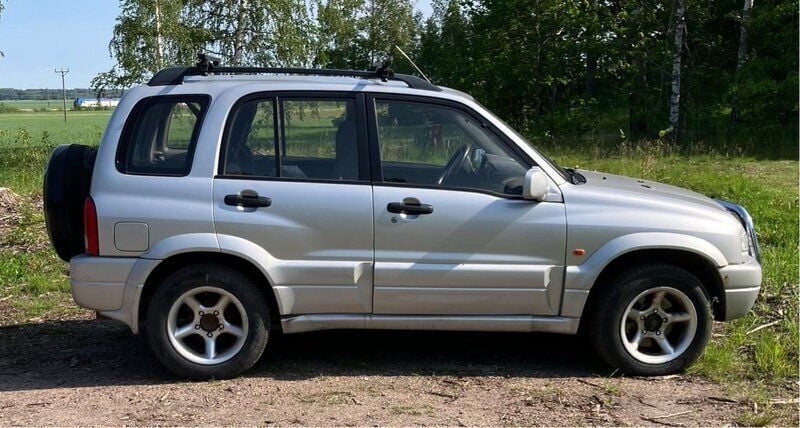 Silver Begagnad 2005 Suzuki Grand Vitara SUV | 40 000 kr - Bild 1/4