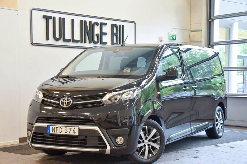 Svart Begagnad 2017 Toyota Proace Verso Kombi | 219 900 kr (Marknadspris) - Bild 1/4